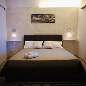 https://holiday-house-1.catania-hotels.net